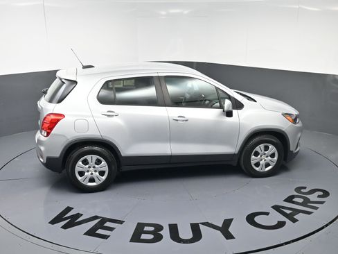 Used 2019 Chevrolet Trax LS image 31