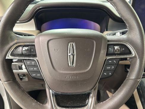 Used 2023 Lincoln Nautilus FWD w/ Premium Package image 12