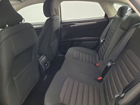 Used 2019 Ford Fusion SE image 18