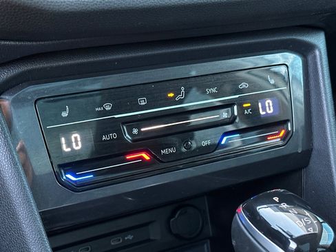 Used 2022 Volkswagen Tiguan SE w/ Panoramic Sunroof Package image 21