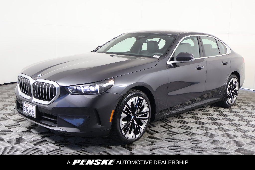 Used 2026 BMW 530i w/ Premium Package RWD image 1