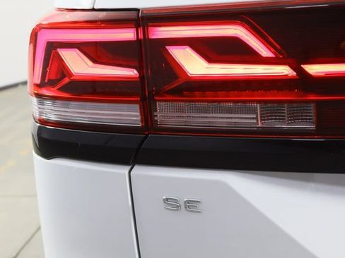 Used 2025 Volkswagen Atlas Peak Edition SE AWD/4WD image 49