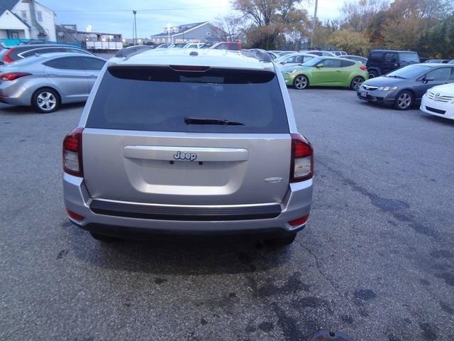 Used 2017 Jeep Compass Latitude FWD image 6