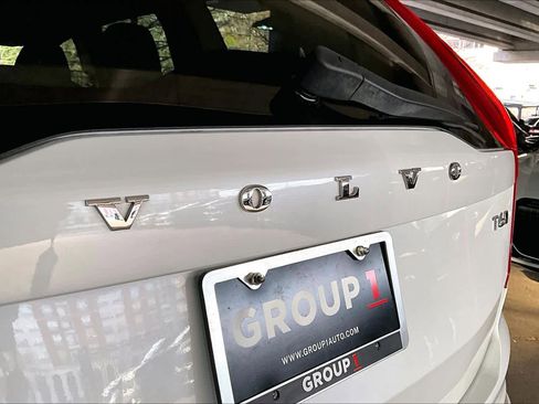 Used 2017 Volvo XC90 T6 Momentum w/ Vision Package image 31