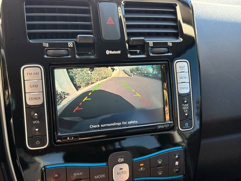 Used 2017 Nissan Leaf SV image 16