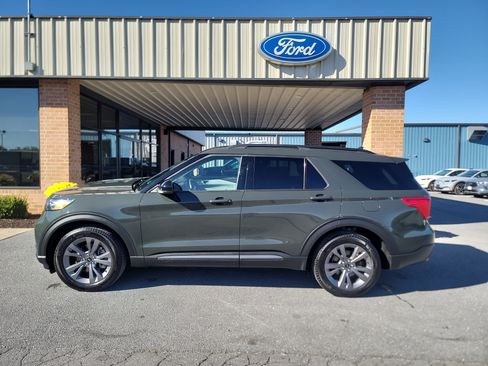Used 2023 Ford Explorer XLT w/ Equipment Group 202A image 1