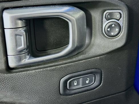 Used 2022 Jeep Wrangler Unlimited Sahara w/ LED Lighting Group AWD/4WD image 20