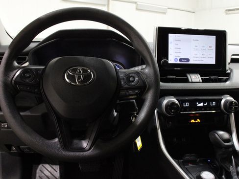 Used 2024 Toyota RAV4 LE AWD/4WD image 8