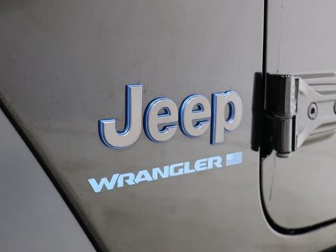 Used 2023 Jeep Wrangler Unlimited w/ Cold Weather Group AWD/4WD image 10
