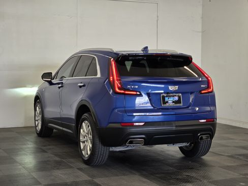 Used 2023 Cadillac XT4 Luxury w/ Cold Weather Package FWD image 5