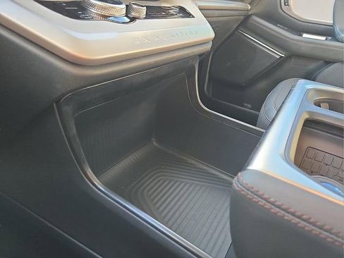 Used 2025 Ford Expedition Active image 27