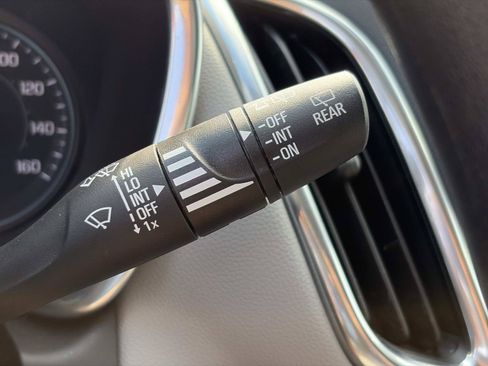 Used 2022 Chevrolet Equinox LT FWD image 24