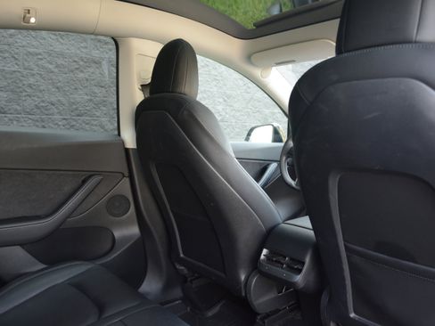 Used 2021 Tesla Model Y Long Range image 29