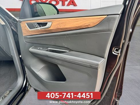 Used 2024 Volkswagen Atlas SE w/ Panoramic Sunroof Package FWD image 29