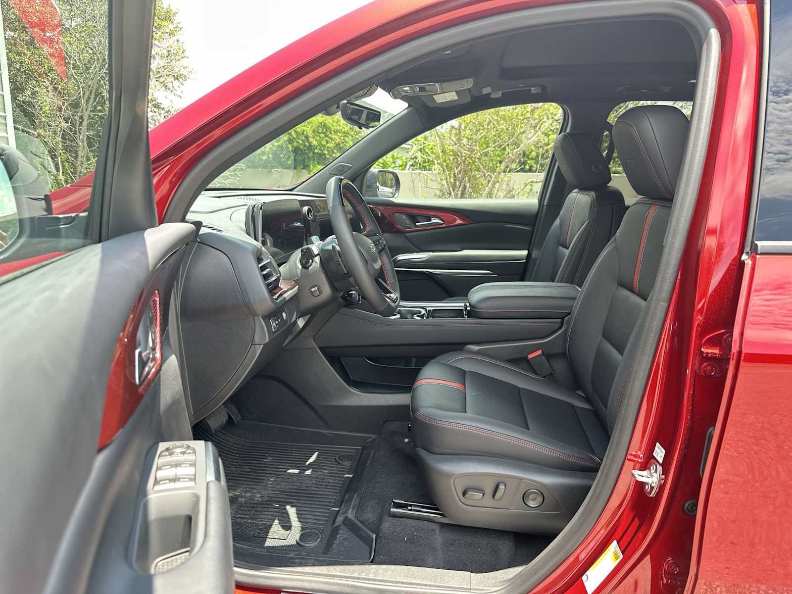 New 2026 Chevrolet Traverse RS w/ LPO, Floor Liner Package FWD image 2