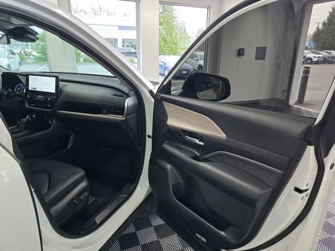 Used 2024 Toyota Grand Highlander Limited image 42