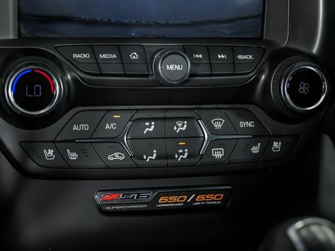 Used 2015 Chevrolet Corvette Z06 w/ 3LZ Preferred Equipment Group RWD image 30