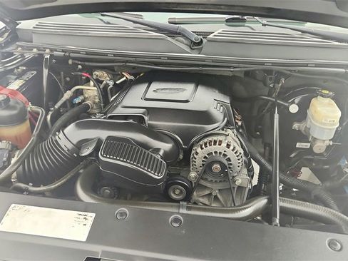 Used 2009 Chevrolet Suburban LS image 28