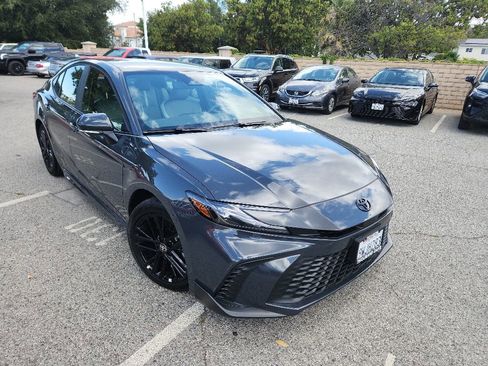 Used 2026 Toyota Camry SE FWD image 7