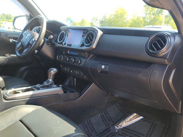 Used 2021 Toyota Tacoma TRD Off-Road w/ TRD Premium Off Road Package AWD/4WD image 5