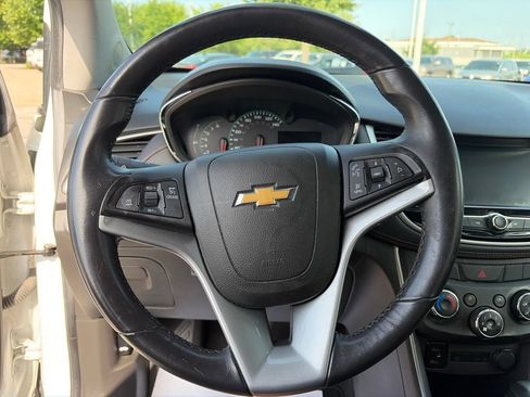 Used 2017 Chevrolet Trax LT w/ LT Convenience Package AWD/4WD image 6