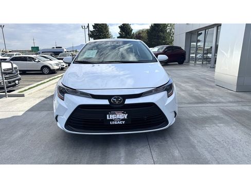 Used 2024 Toyota Corolla LE image 2