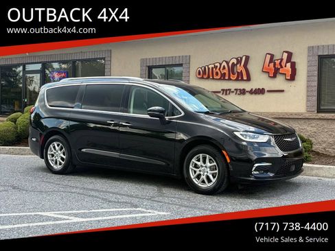 Used 2021 Chrysler Pacifica Touring-L FWD image 1