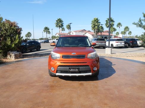 Used 2019 Kia Soul + image 6
