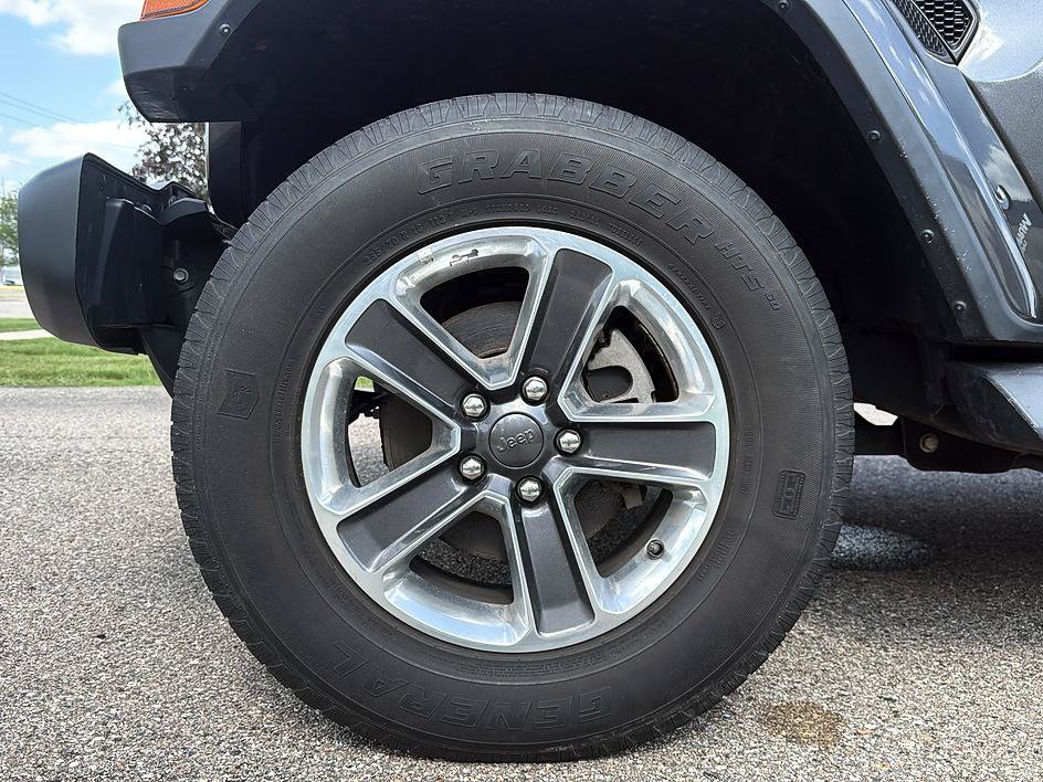 Used 2020 Jeep Wrangler Unlimited Sahara AWD/4WD image 16