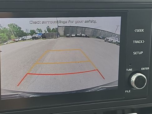 Used 2024 Kia Carnival LX FWD image 21