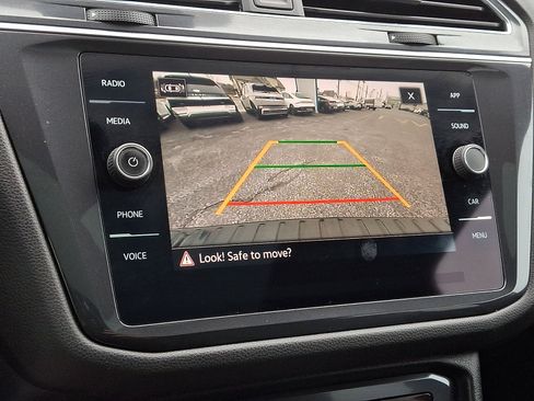 Used 2022 Volkswagen Tiguan SE R-Line image 18