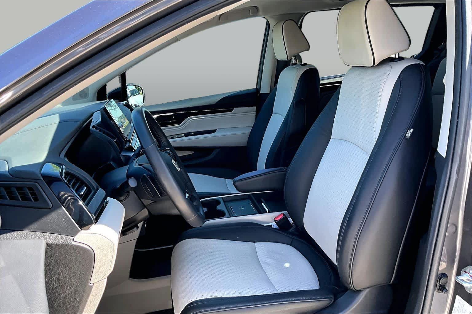 Used 2025 Honda Odyssey Elite image 8