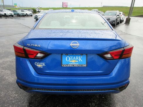 Used 2025 Nissan Altima 2.5 SV image 4