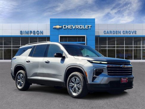 New 2026 Chevrolet Traverse LT image 1