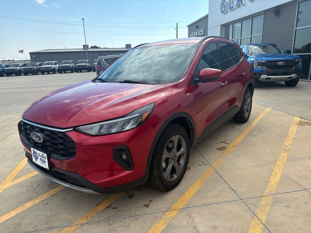 Used 2025 Ford Escape ST-Line Select AWD/4WD image 3
