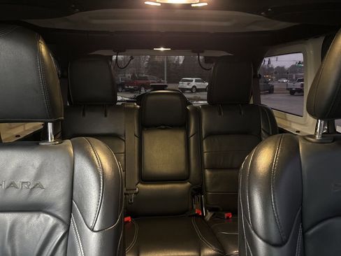 Used 2019 Jeep Wrangler Unlimited Sahara image 14