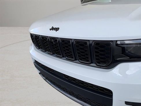 New 2025 Jeep Grand Cherokee L Limited w/ Luxury Tech Group II image 2