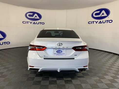 Used 2022 Toyota Camry SE w/ Convenience Package image 2