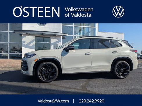 New 2026 Volkswagen Tiguan SE R-Line FWD image 1
