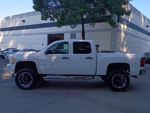 Used 2009 Chevrolet Silverado 1500 LT w/ Power Pack Plus AWD/4WD image 7