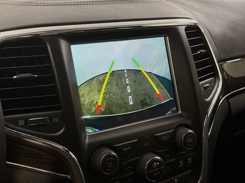 Used 2018 Jeep Grand Cherokee Overland AWD/4WD image 17