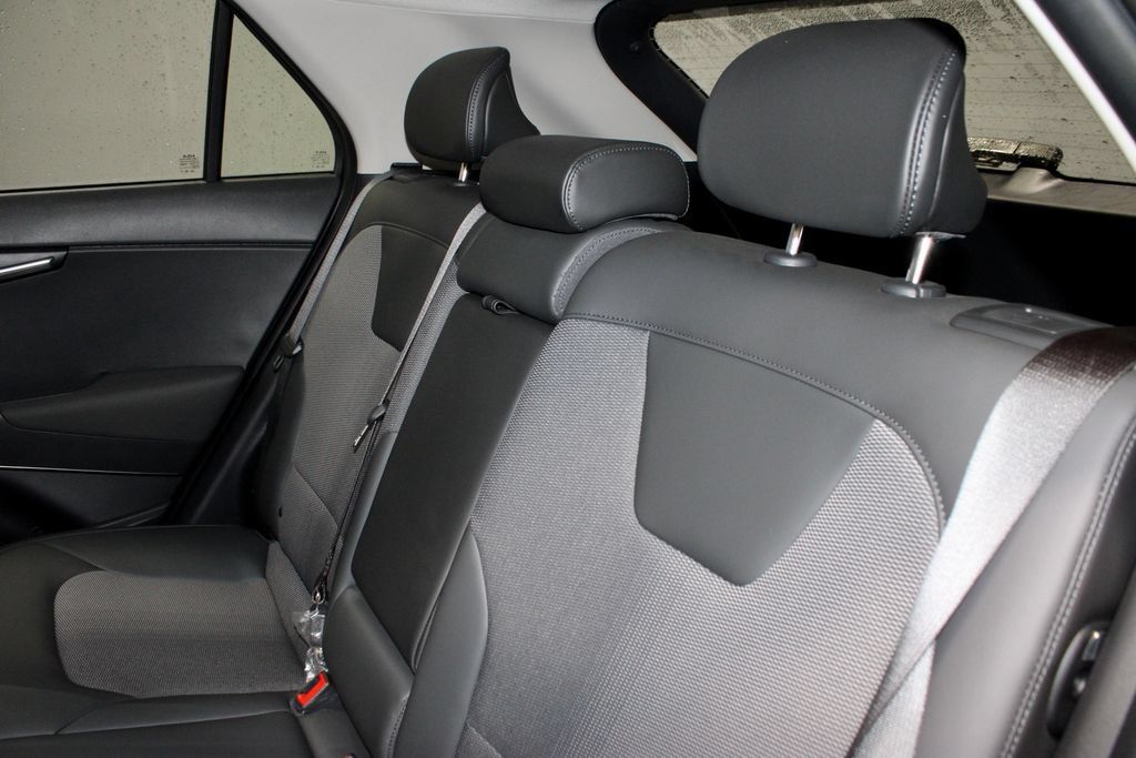 Used 2025 Kia Niro EX Touring FWD image 23