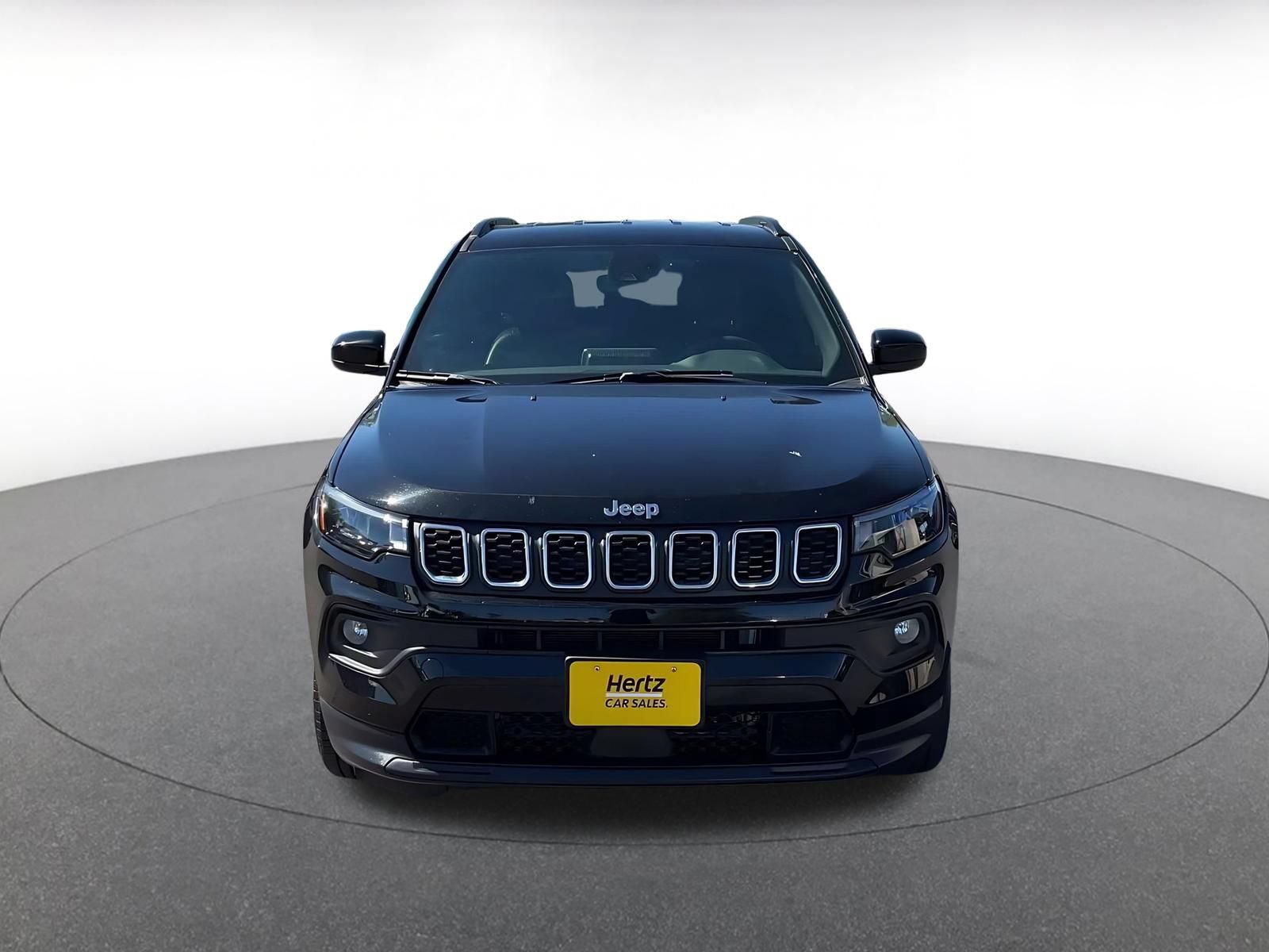 Used 2025 Jeep Compass Latitude AWD/4WD image 4