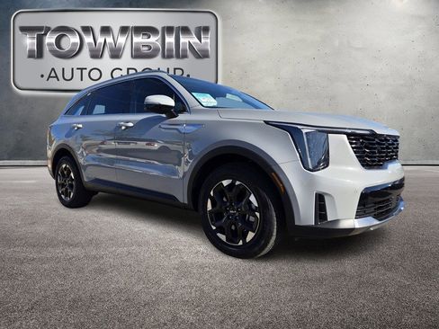 Certified 2025 Kia Sorento S w/ Panoramic Sunroof Package image 2