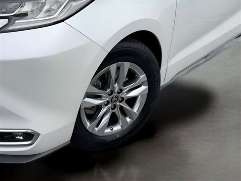 Used 2022 Toyota Sienna Limited FWD image 6