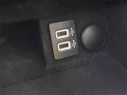 Used 2017 Lincoln Continental Reserve w/ Technology Package image 27