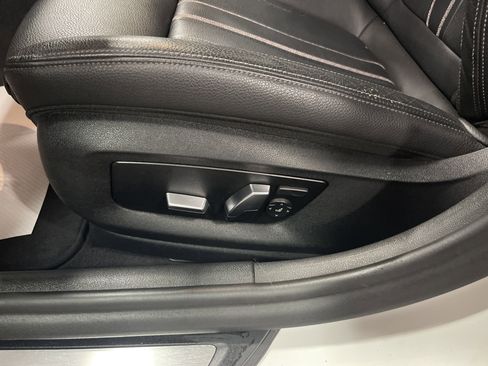 Used 2019 BMW 530i xDrive w/ Convenience Package image 11