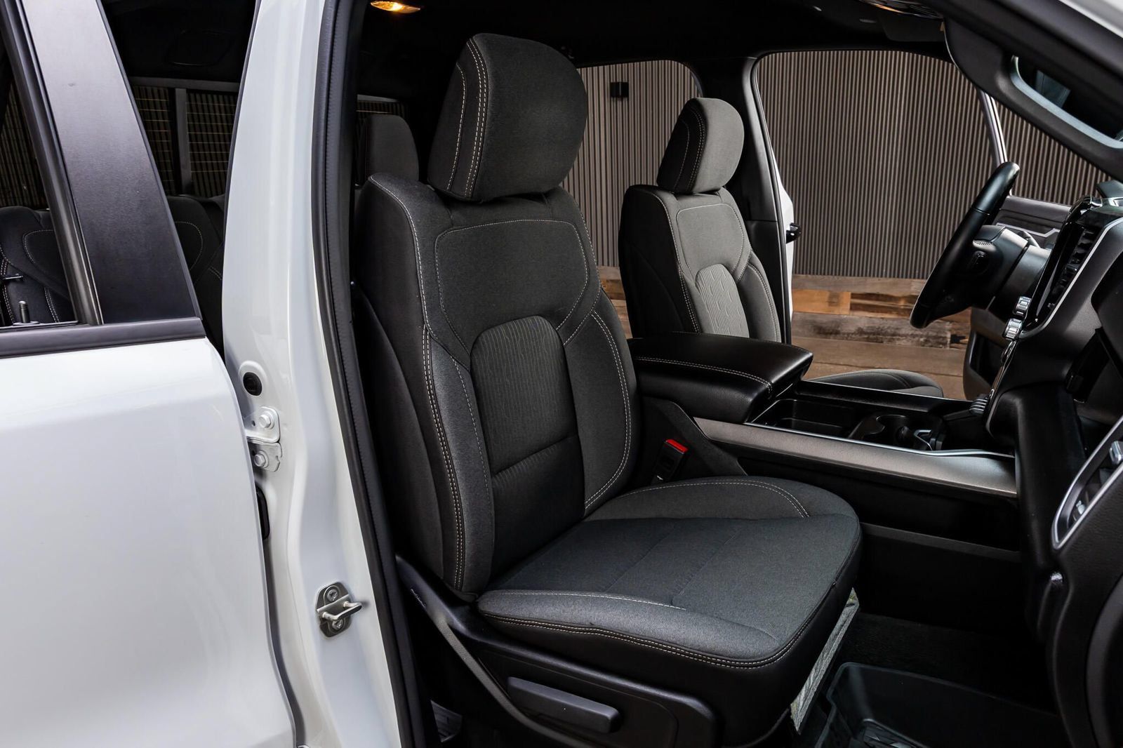 Used 2023 RAM 1500 Big Horn AWD/4WD image 30