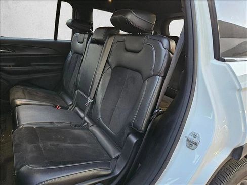 Used 2023 Jeep Grand Cherokee L Laredo image 14