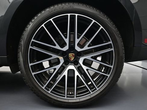 Used 2026 Porsche Macan AWD/4WD image 26